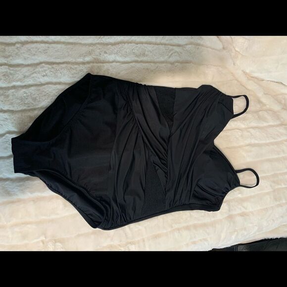 Dreamsuit Black one peice Swimsuit - Picture 3 of 4